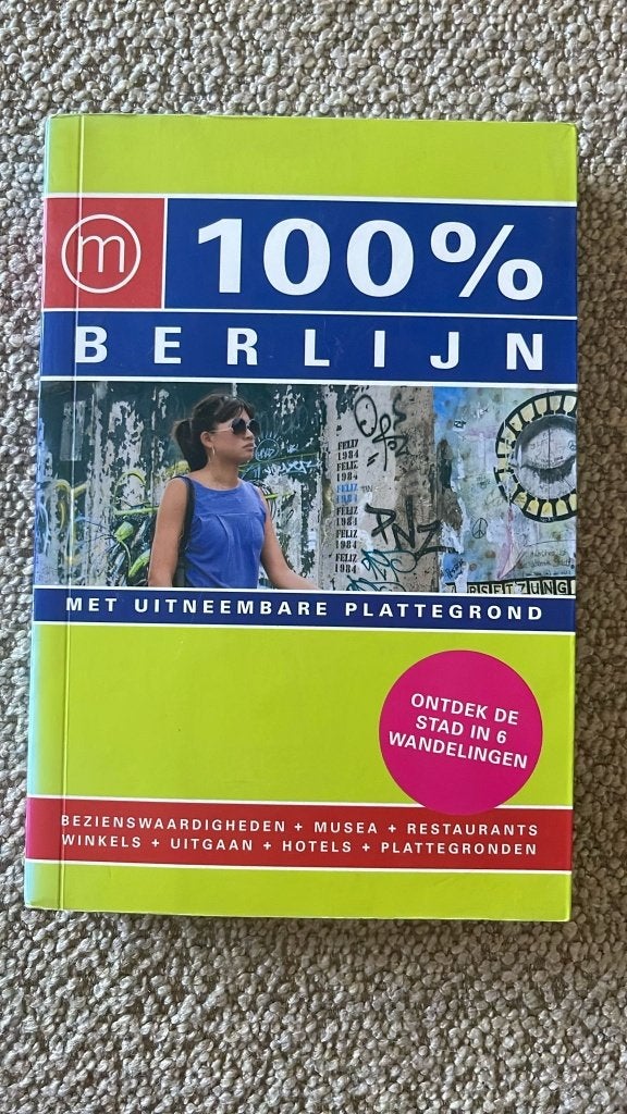 Boek: 100% Berlijn, Europa, Marjolein Den Hartog, Ophalen of Verzenden, Reisgids of -boek
