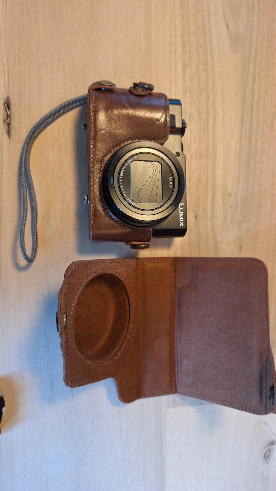 Panasonic Lumix DC-TZ200 Compactcamera met lederen draagtas., Panasonic, Draagriem, Ophalen of Verzenden, Compactcamera