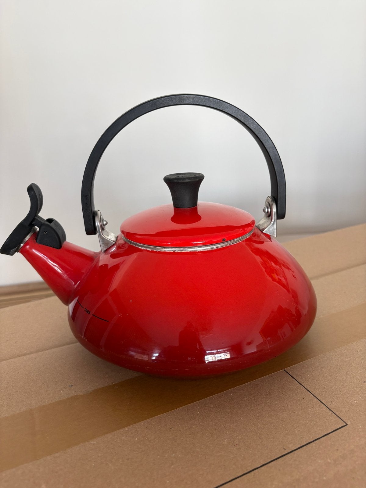 Le Creuset Fluitketel Rood 1.5L, Gebruikt, Ophalen of Verzenden, Rood, Le Creuset