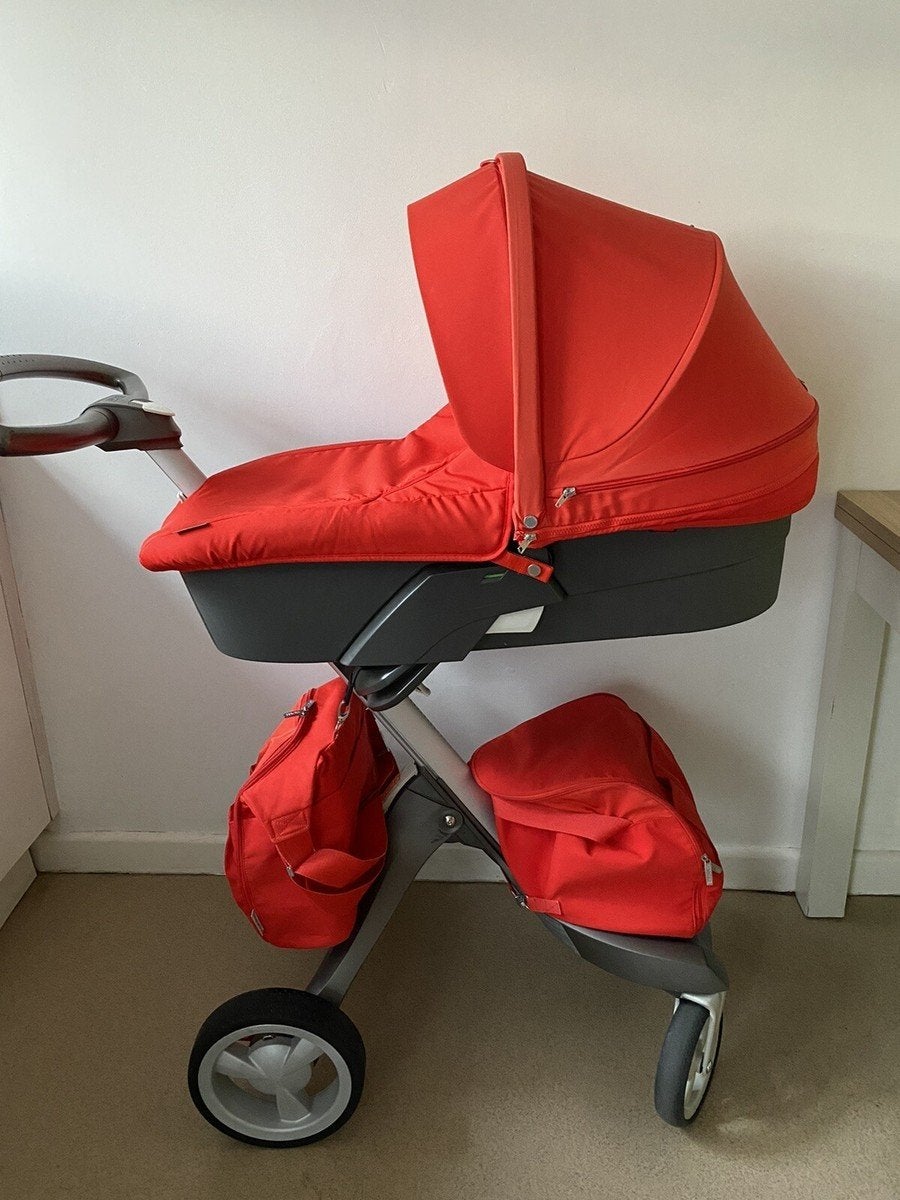 Stokke Xplory V3 kinderwagen met reiswieg - rood, Kinderen en Baby's, Kinderwagens en Combinaties, Ophalen of Verzenden, Zo goed als nieuw
