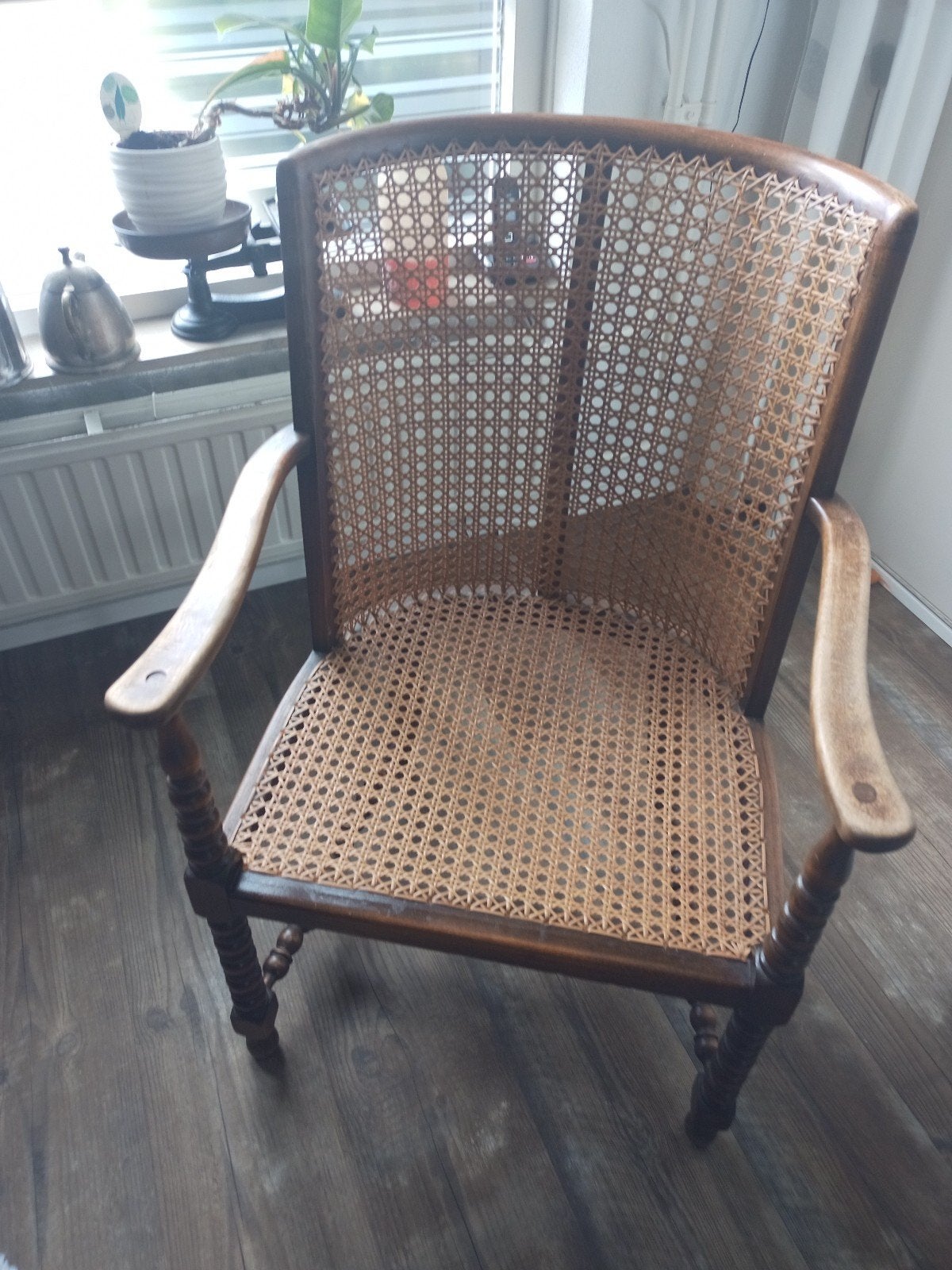 antieke armstoel met webbing zeldzaam model., Ophalen of Verzenden
