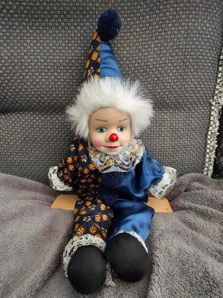Clown met porseleinen gezicht., Verzamelen, Poppen, Ophalen of Verzenden, Zo goed als nieuw, Pop