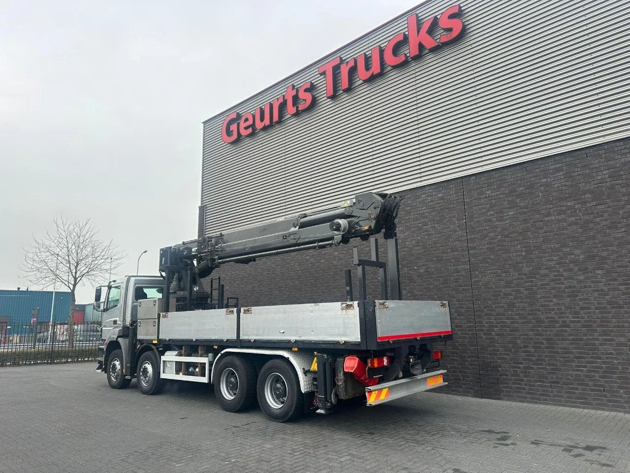 Mercedes-Benz Axor 3243 8X4 BB + MKG HMK 350 + JIB MONTAGEKR, Automaat, Euro 5, 428 pk, Mercedes-Benz