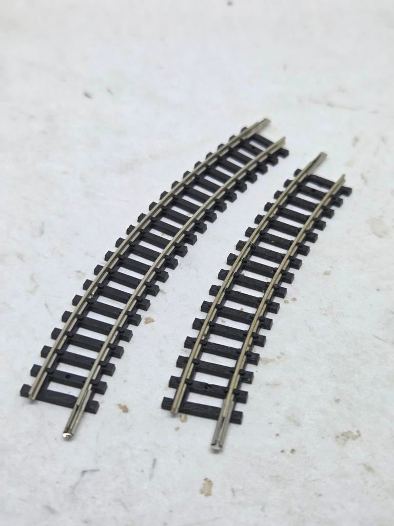 Minitrix 4912 en 4914  R1 bochten prijs per stuk, Hobby en Vrije tijd, Modeltreinen | N-Spoor, Gebruikt, Gelijkstroom, Trix, Analoog