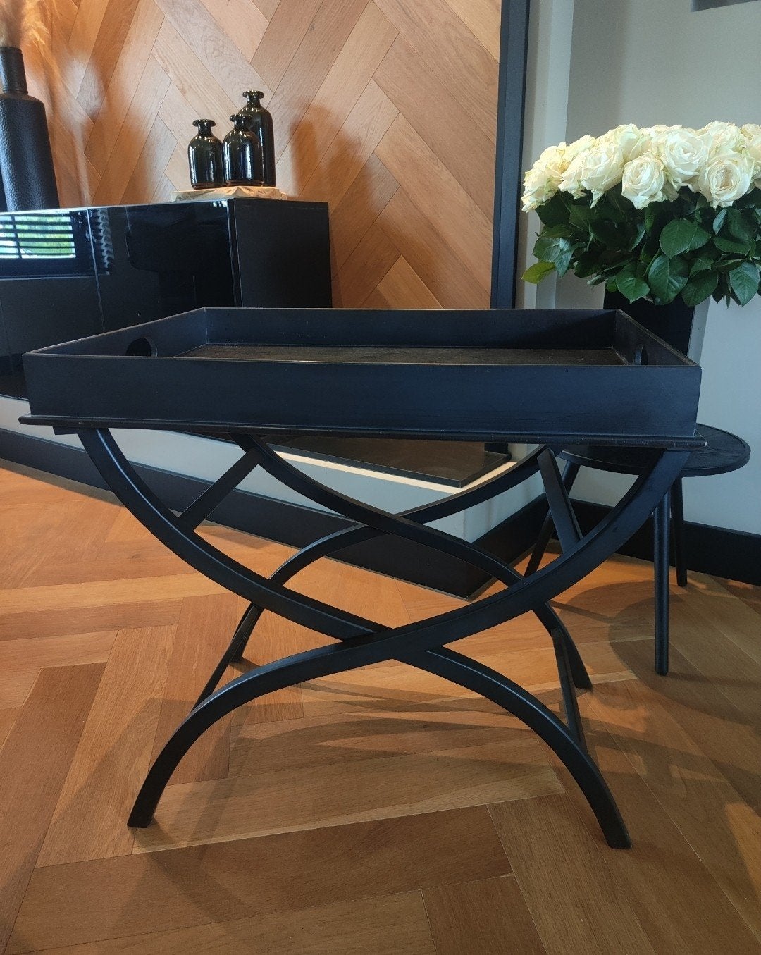 Zwart/donker bruin bijzettafeltje/butler tray, 45 tot 60 cm, Modern, Klassiek, Zo goed als nieuw, Rechthoekig
