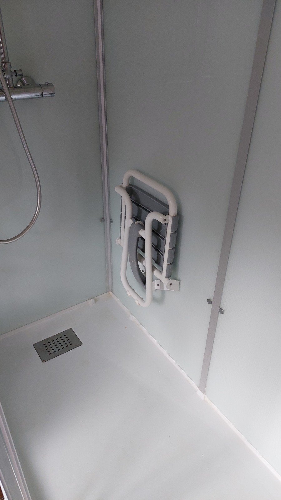 Senioren badkamer hulpmiddel - douche kruk en toilet beugels, Ophalen, Zo goed als nieuw, Wit, Overige typen