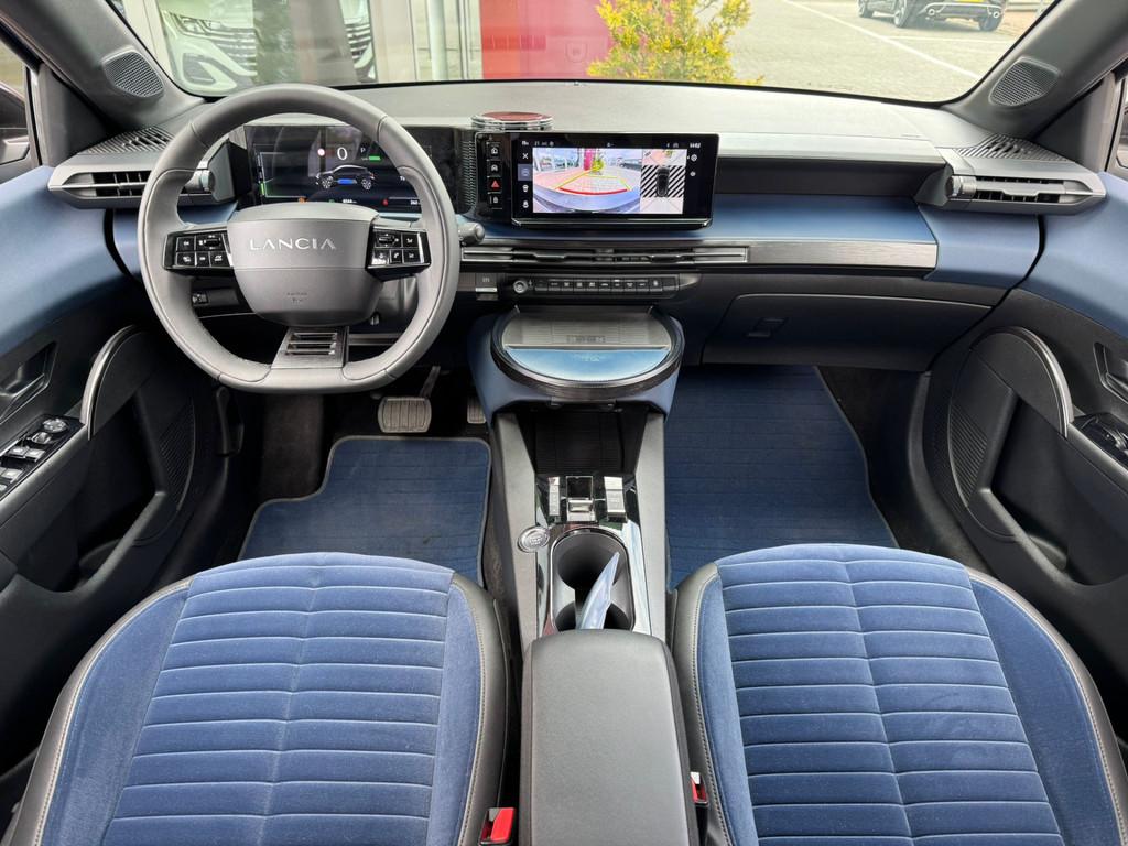 Lancia Ypsilon Edizione Cassina Limitata 51 kWh (bj 2024), Auto's, Stof, Gebruikt, 310 km, 156 pk