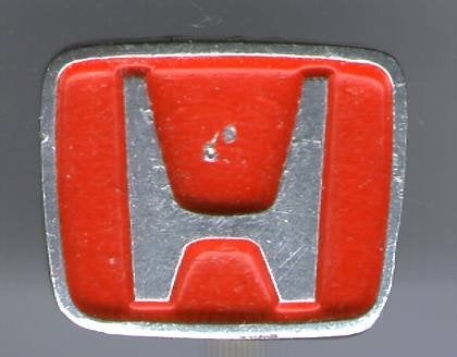 HONDA rood op zilverkleurig auto speldje ( B_156), Ophalen of Verzenden, Zo goed als nieuw, Transport, Speldje of Pin