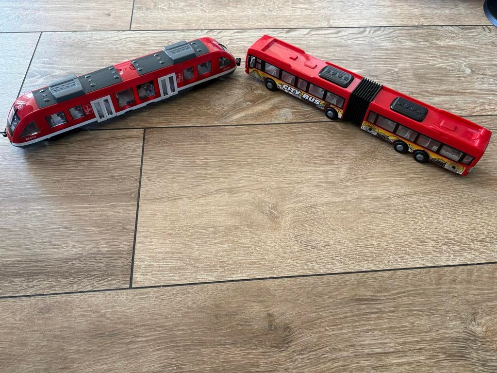 Speelgoed trein en bus set, Ophalen, Zo goed als nieuw, Jongen of Meisje