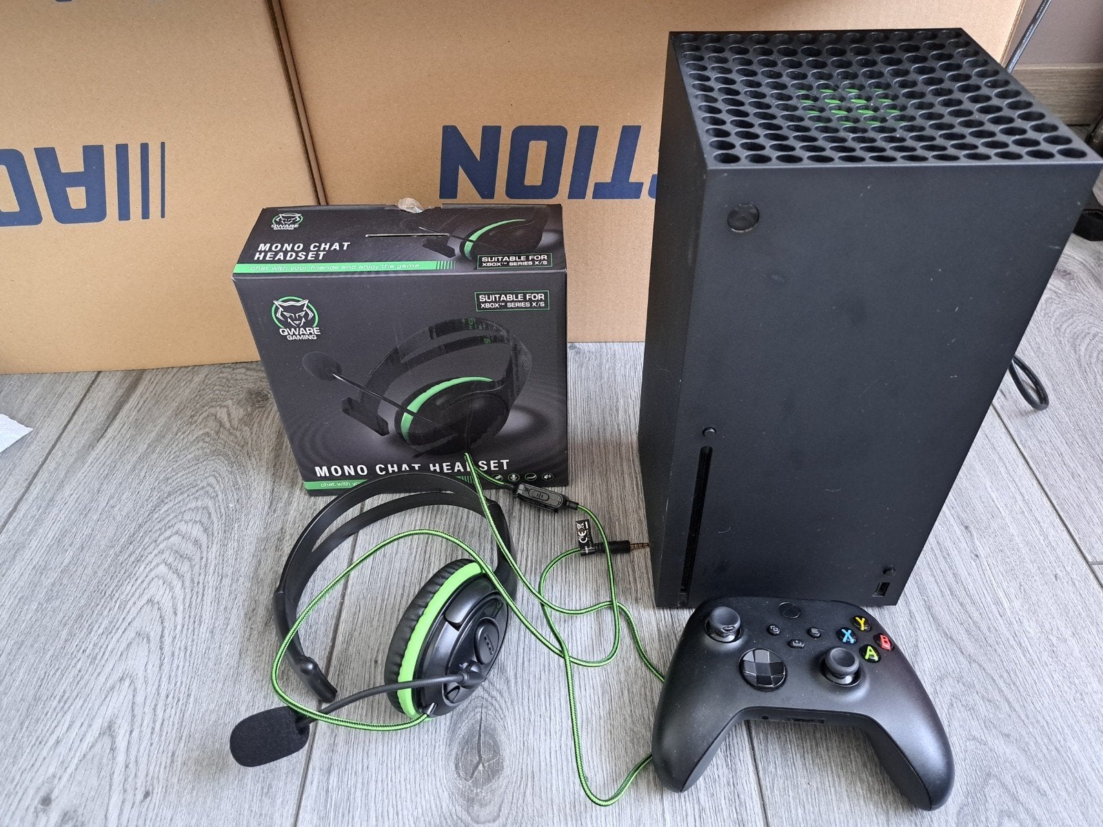 Xbox Series X met 1 controller en headset