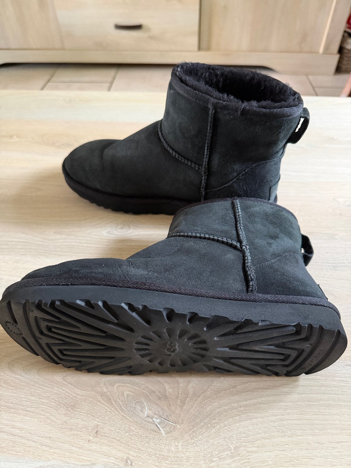 Zwarte UGG laarzen - Maat 41, Kleding | Dames, Schoenen, Ophalen of Verzenden, Gedragen, Zwart, Lage of Enkellaarzen
