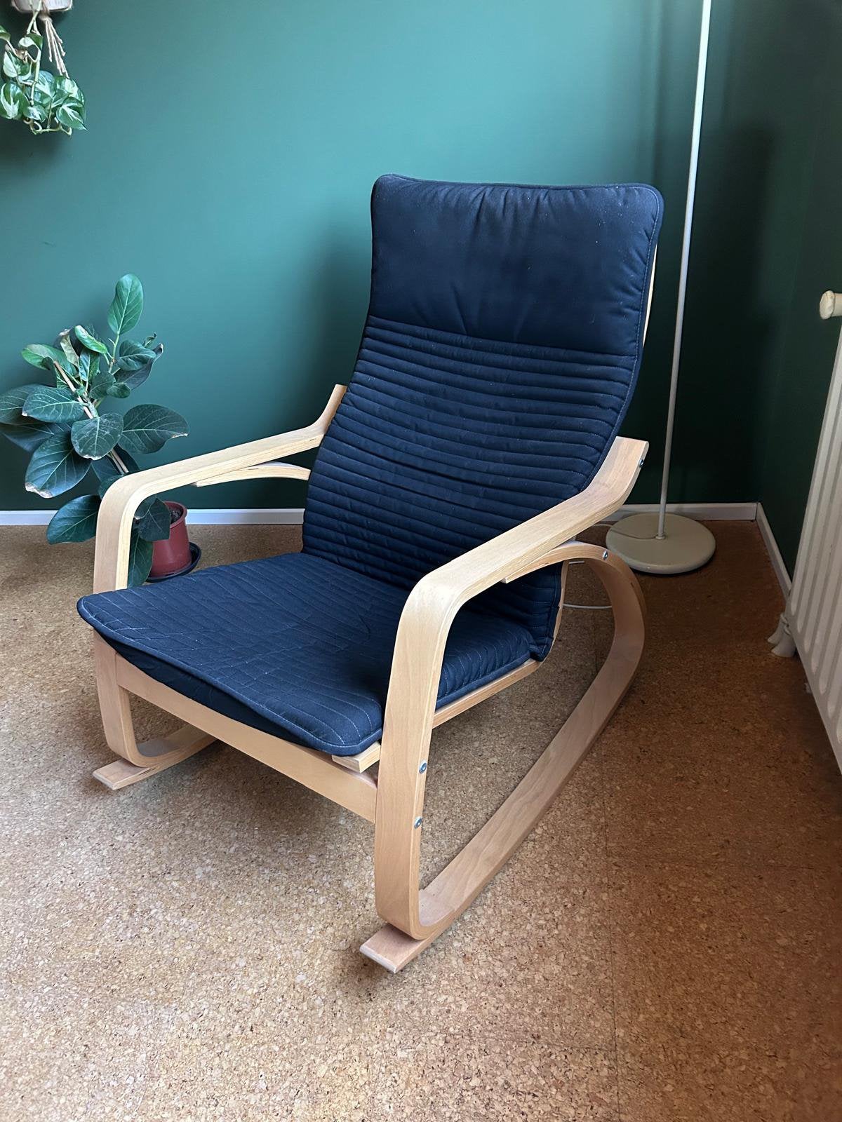 IKEA POÄNG Schommelstoel + bijpassende Voetenbank, Huis en Inrichting, Fauteuils, Ophalen, Zo goed als nieuw, 75 tot 100 cm, 50 tot 75 cm