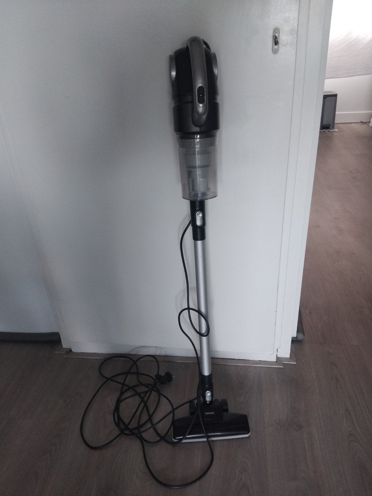 Tomado Steelstofzuiger met 6 meter snoer, Overige merken, Ophalen of Verzenden, Zo goed als nieuw, Geschikt voor harde vloeren