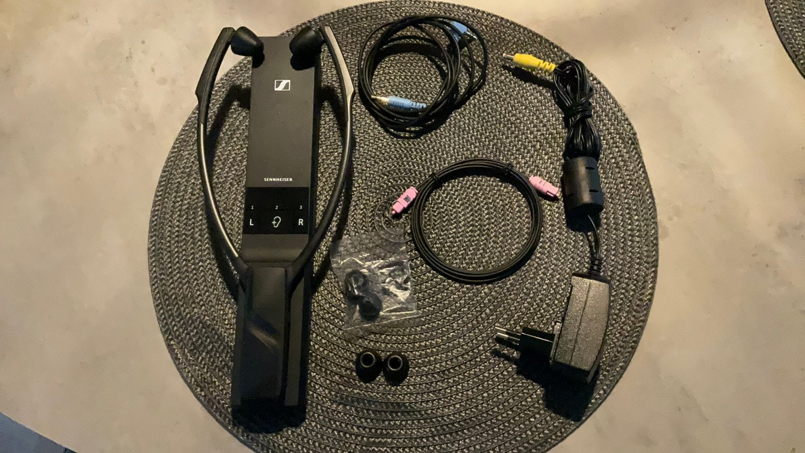 RS50000 Draadloos TV Hoofdtelefoonsysteem Sennheiser, Ophalen of Verzenden, Zo goed als nieuw