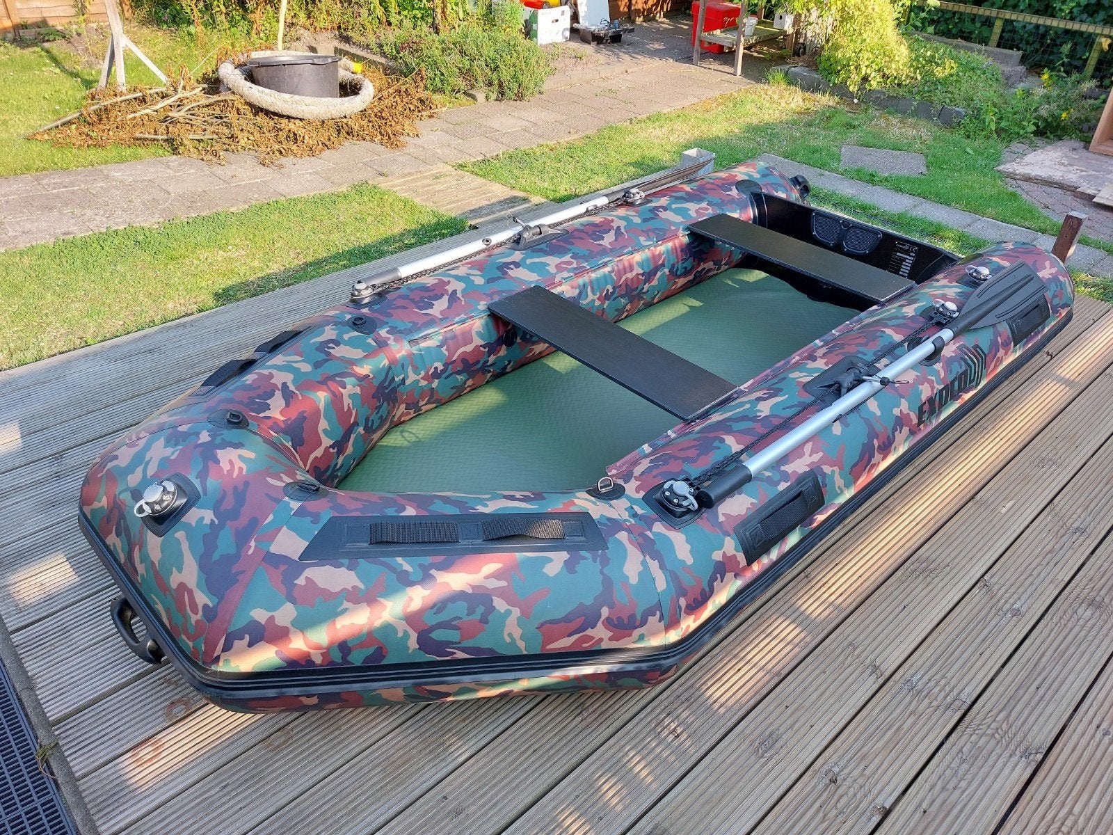 supermooie 4 pers. boot camouflage weinig gebruikt, Ophalen of Verzenden, Zo goed als nieuw