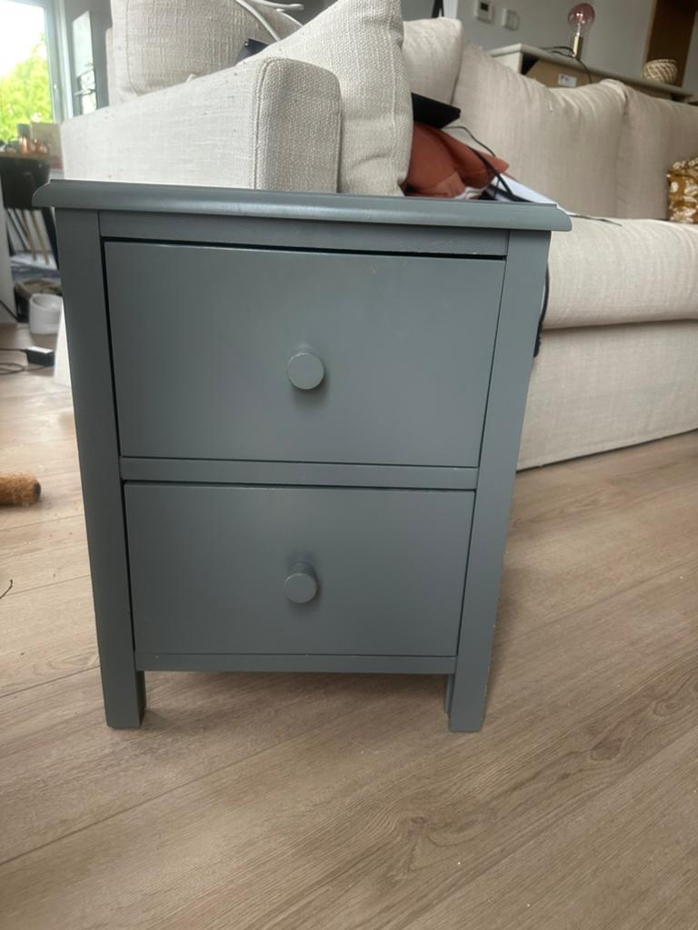 Donkergrijs Ikea nachtkastje te koop, Ophalen, Minder dan 45 cm