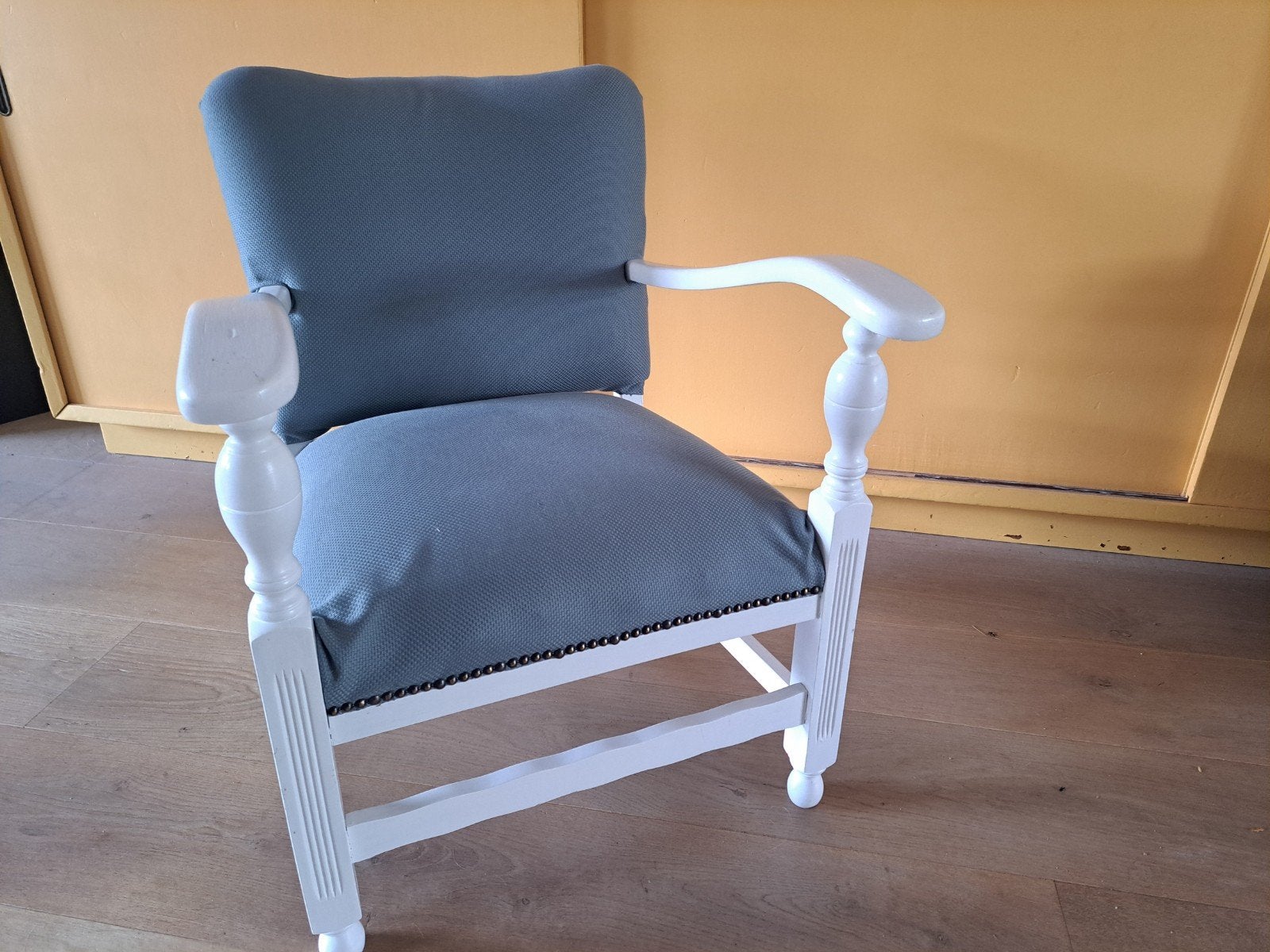 Leuke stoel voor bijvoorbeeld een kinderkamer, Ophalen, Minder dan 75 cm, 50 tot 75 cm