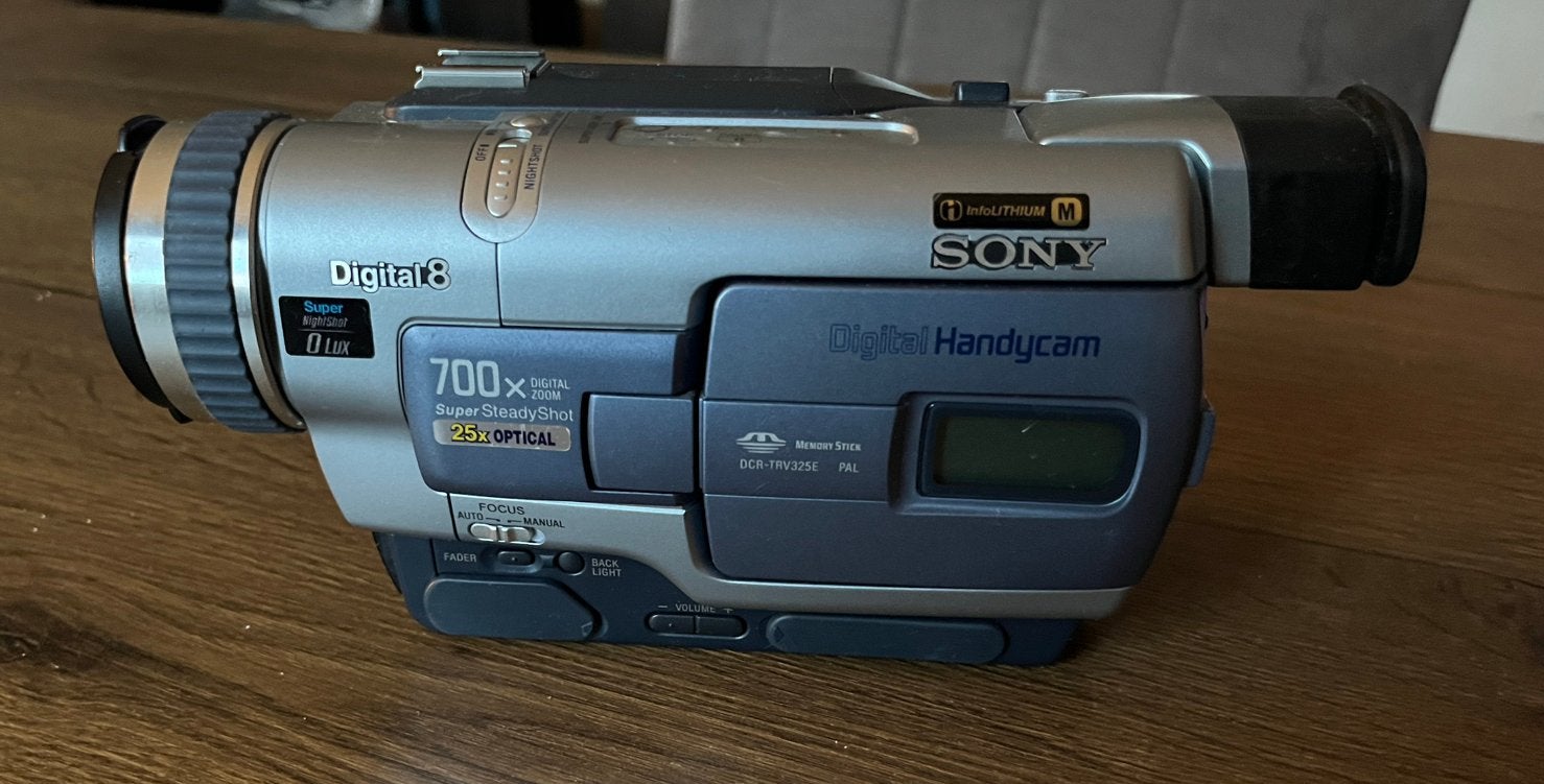 Sony HandyCam DCR-TRV325e digital 8 video camera, Ophalen of Verzenden, Gebruikt, Sony, 20x of meer
