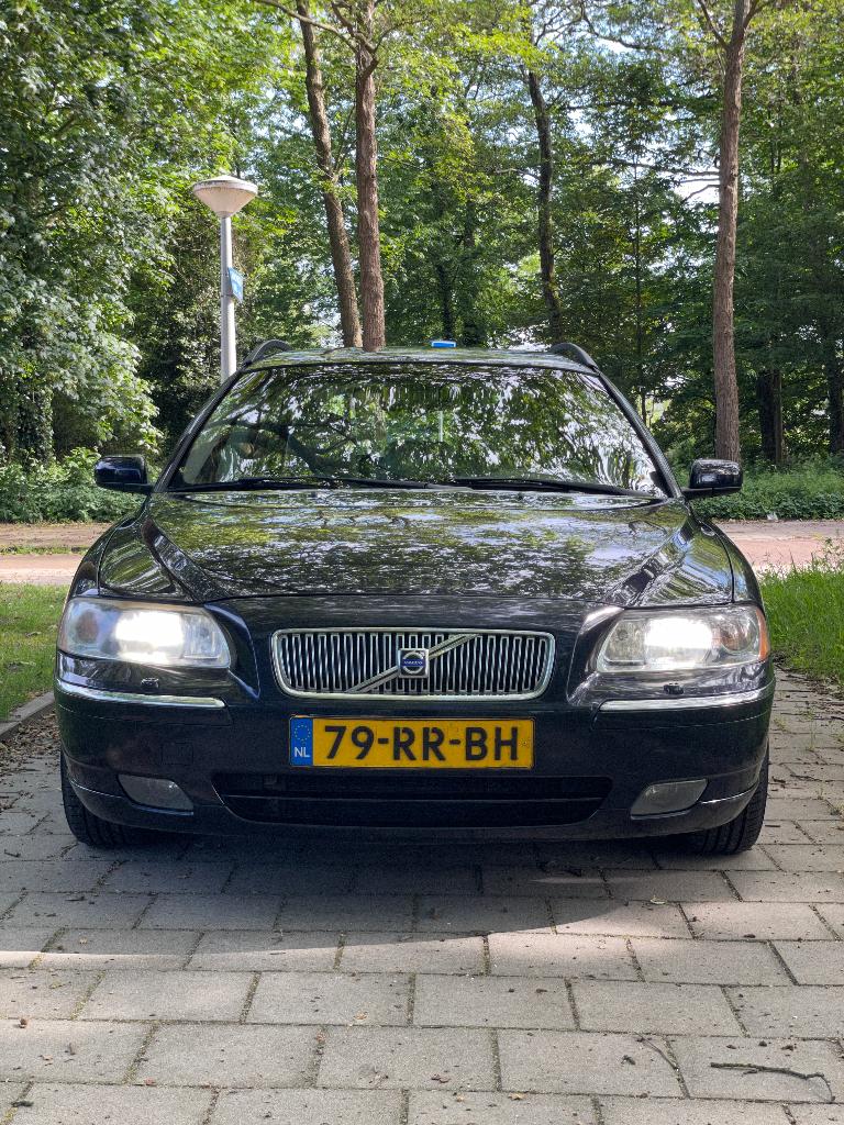 Volvo V70 2.5 T AUT 2005 Blauw, Auto's, Volvo, 1800 kg, Blauw, 2521 cc, Stationwagon