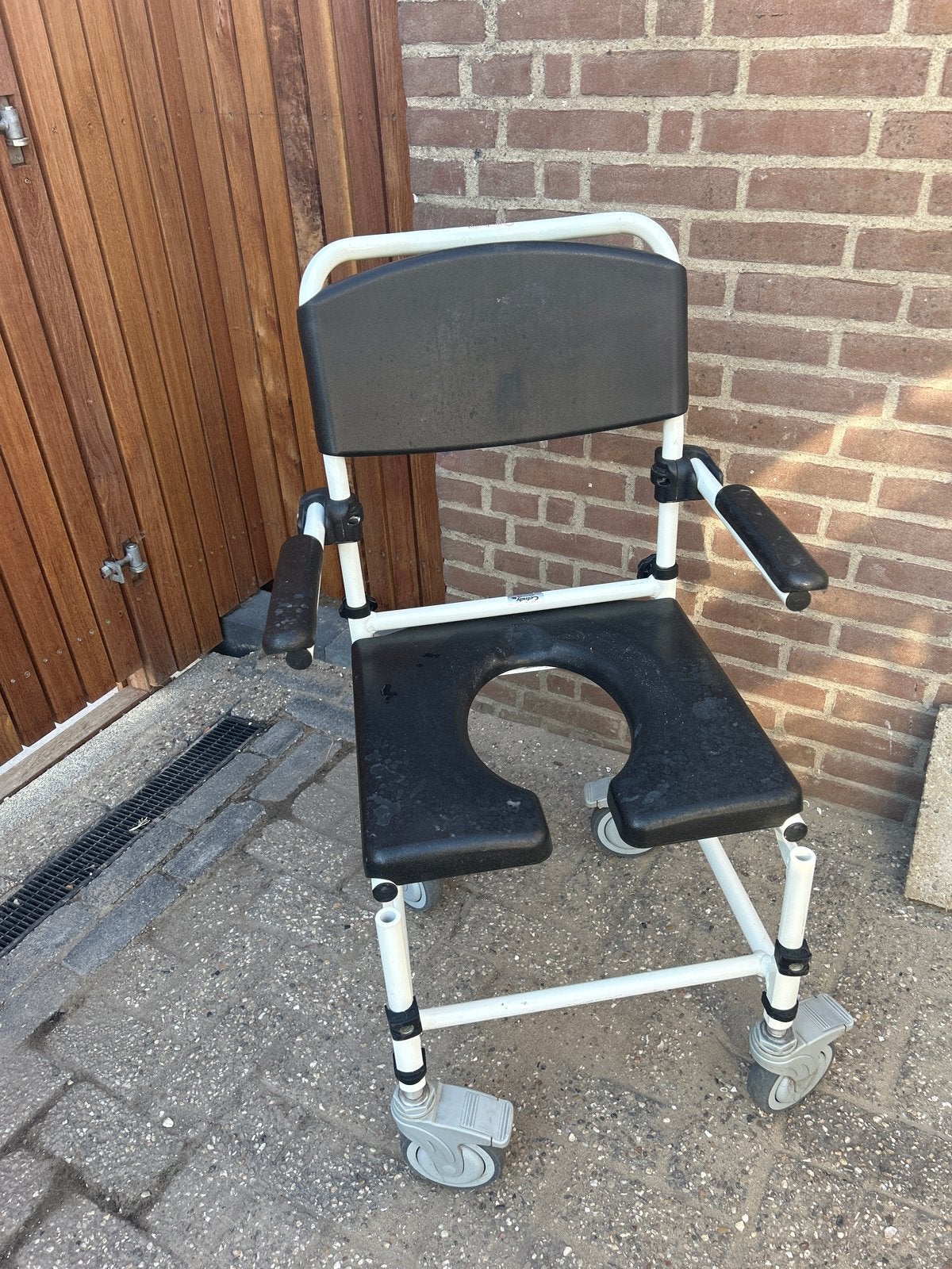 Douche / toilet stoel  verrijdbaar, Diversen, Verpleegmiddelen, Ophalen, Gebruikt
