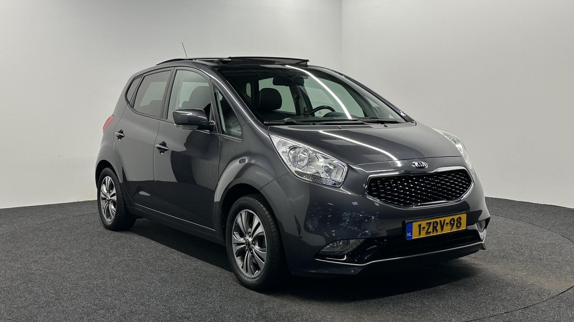 Kia Venga 1.6 CVVT First Edition PANO CAMERA NAVI CRUISE ECC, Auto's, Euro 5, 4 cilinders, Met garantie (alle), Bedrijf
