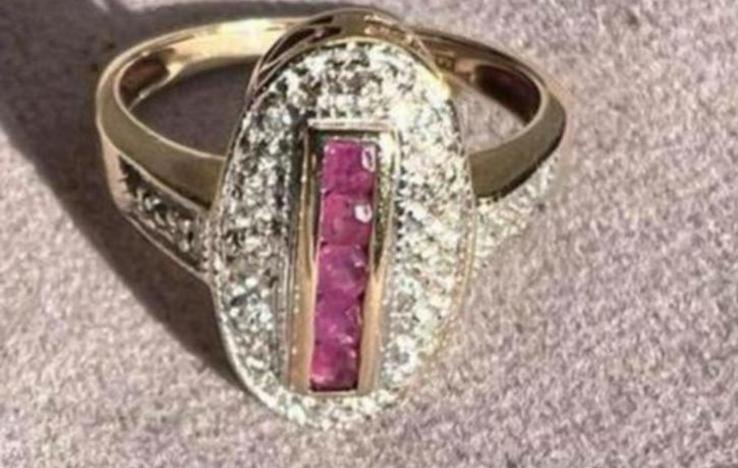 UIT ERFENIS GOUDEN ART DECO RING MET 5 ROBIJNEN EN DIAMANTEN, Ophalen of Verzenden, Met edelsteen, Dame, Goud