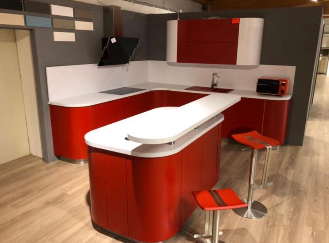 Foto 3 van Showroom keuken Beckerman mat rood en wit