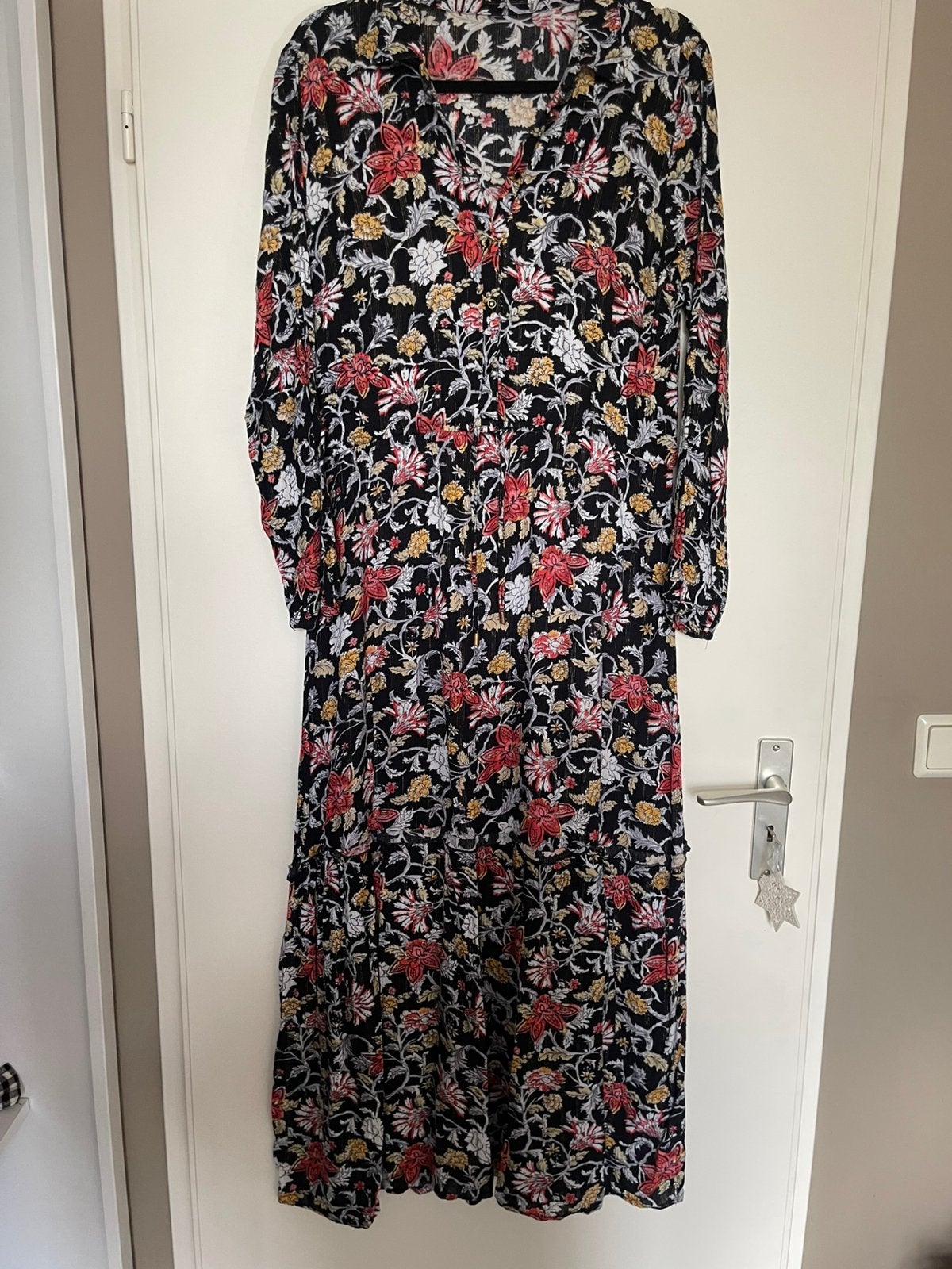 Prachtige maxi jurk met bloemen maat 44, Zwart, Maat 42/44 (L), Ophalen of Verzenden, Zo goed als nieuw