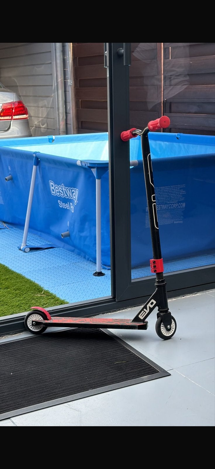 Stuntstep EVO zwart/rood - Zo goed als nieuw, Ophalen of Verzenden, Zo goed als nieuw, Gewone step