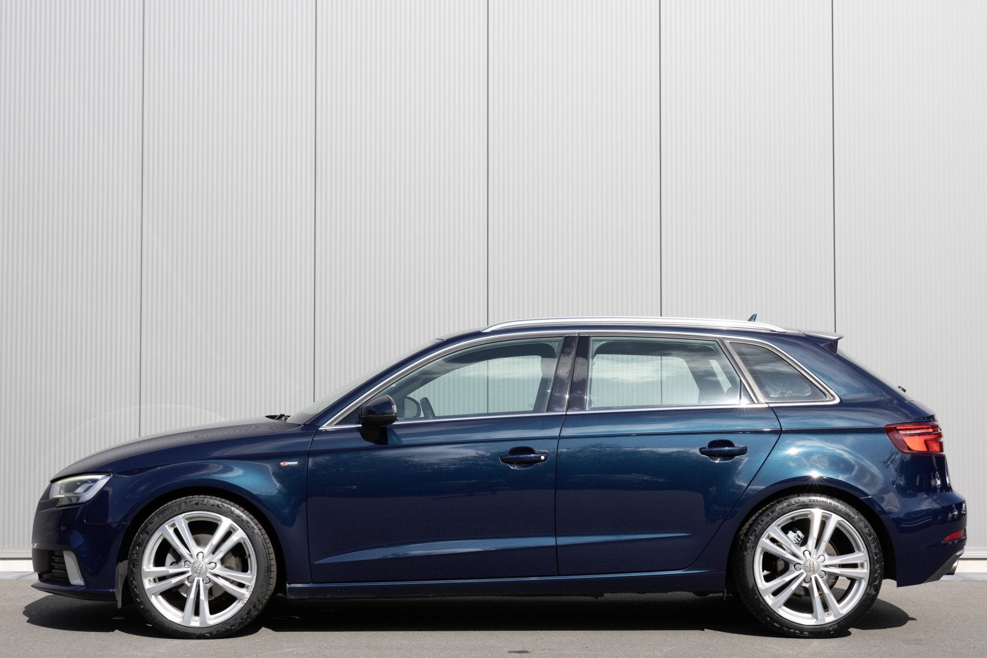 Audi A3 Sportback | 3X-S- LINE | VIRTUAL DASH | D-SHAPE STUU, Gebruikt, Blauw, 630 kg, 3 cilinders