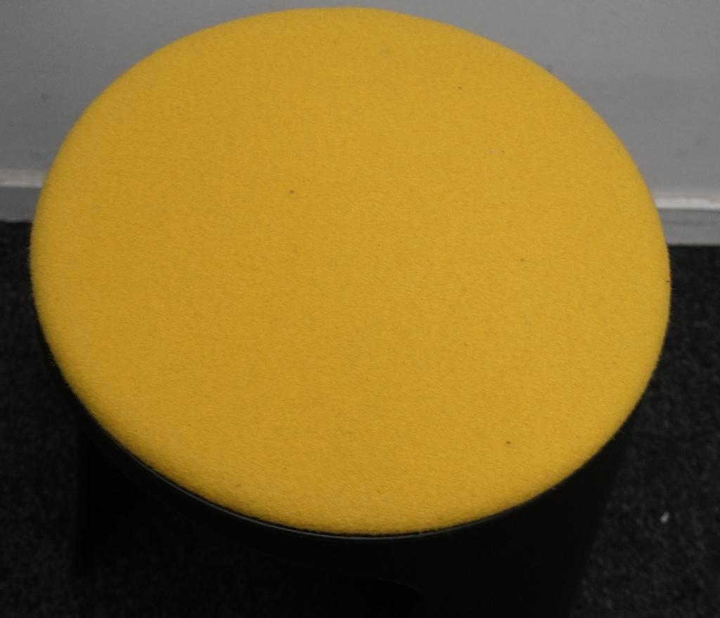 Sellex Handy Kruk | Poefje | Zit Hoogte 46 cm | Geel, Kunststof, Gebruikt, -, -