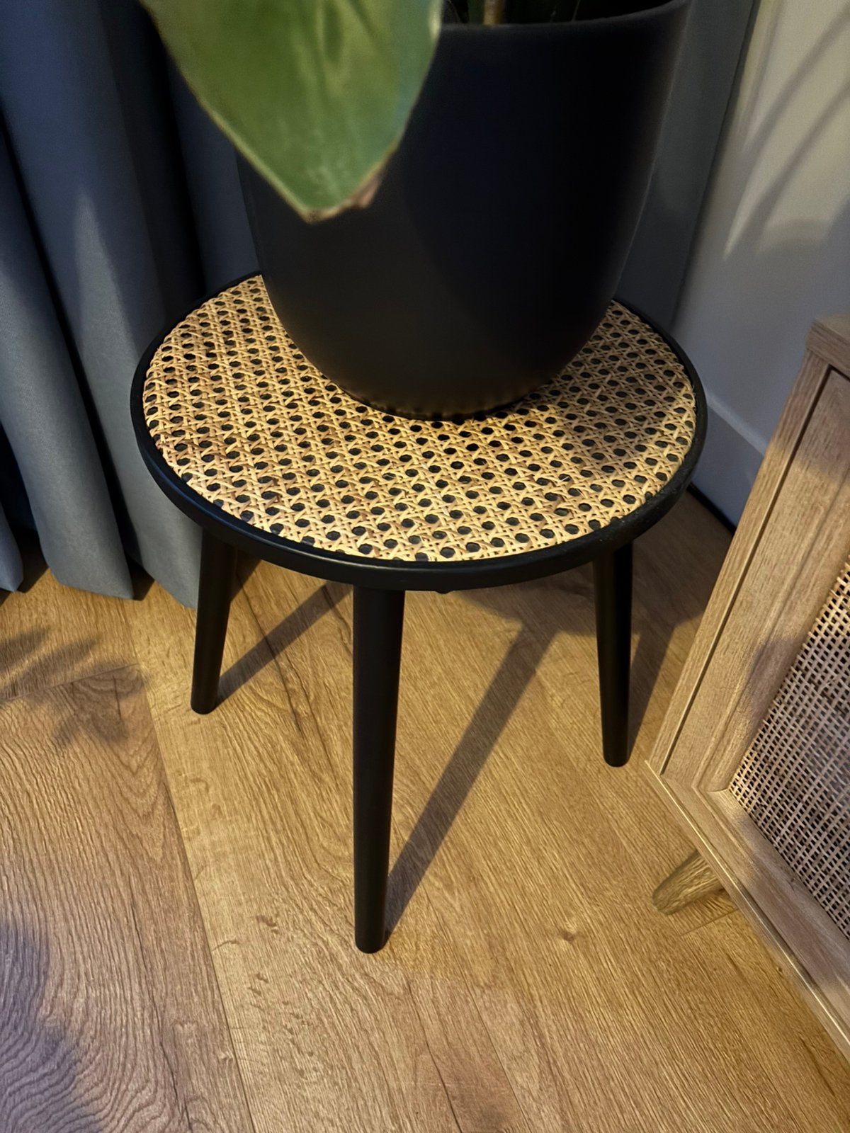 Bijzettafel rond zwart rotan, Minder dan 55 cm, Rond, Zo goed als nieuw, Ophalen