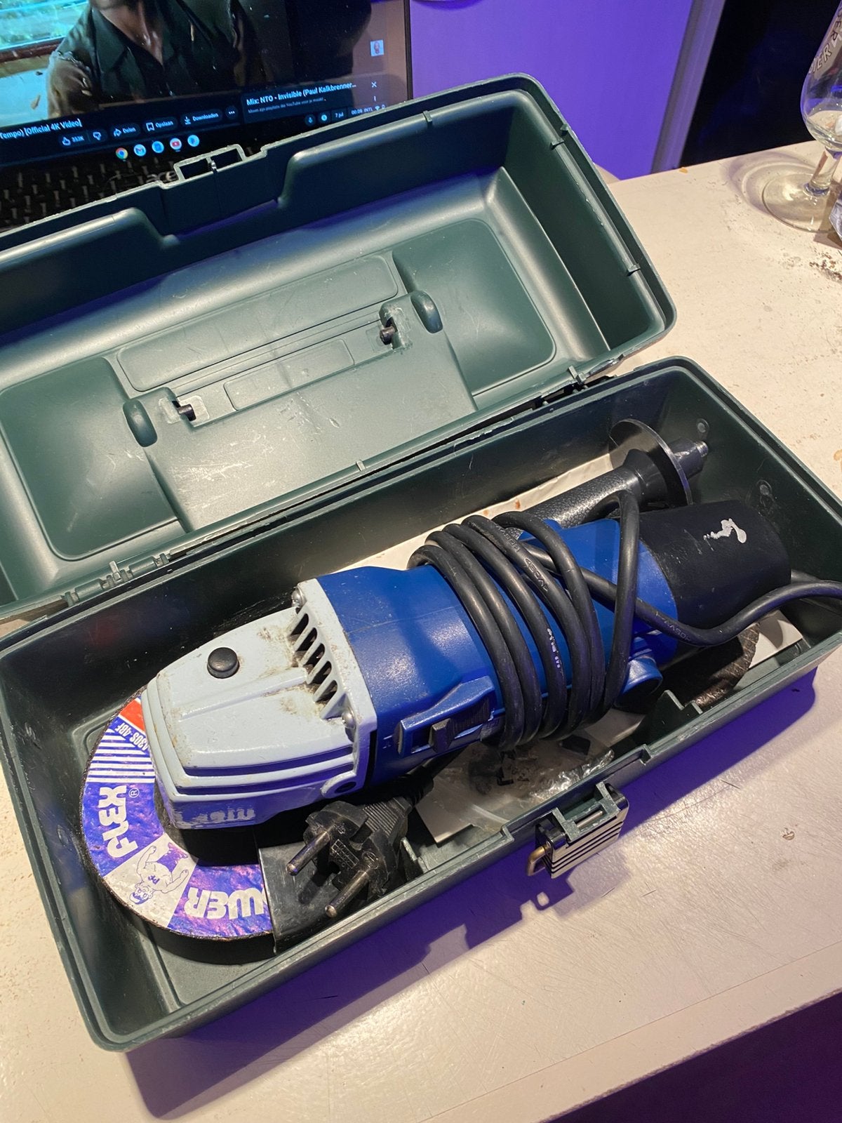 Slijptol met extra koolborstels en slijpschijf, Ophalen of Verzenden, Gebruikt, Minder dan 700 watt, Haakse handslijpmachine
