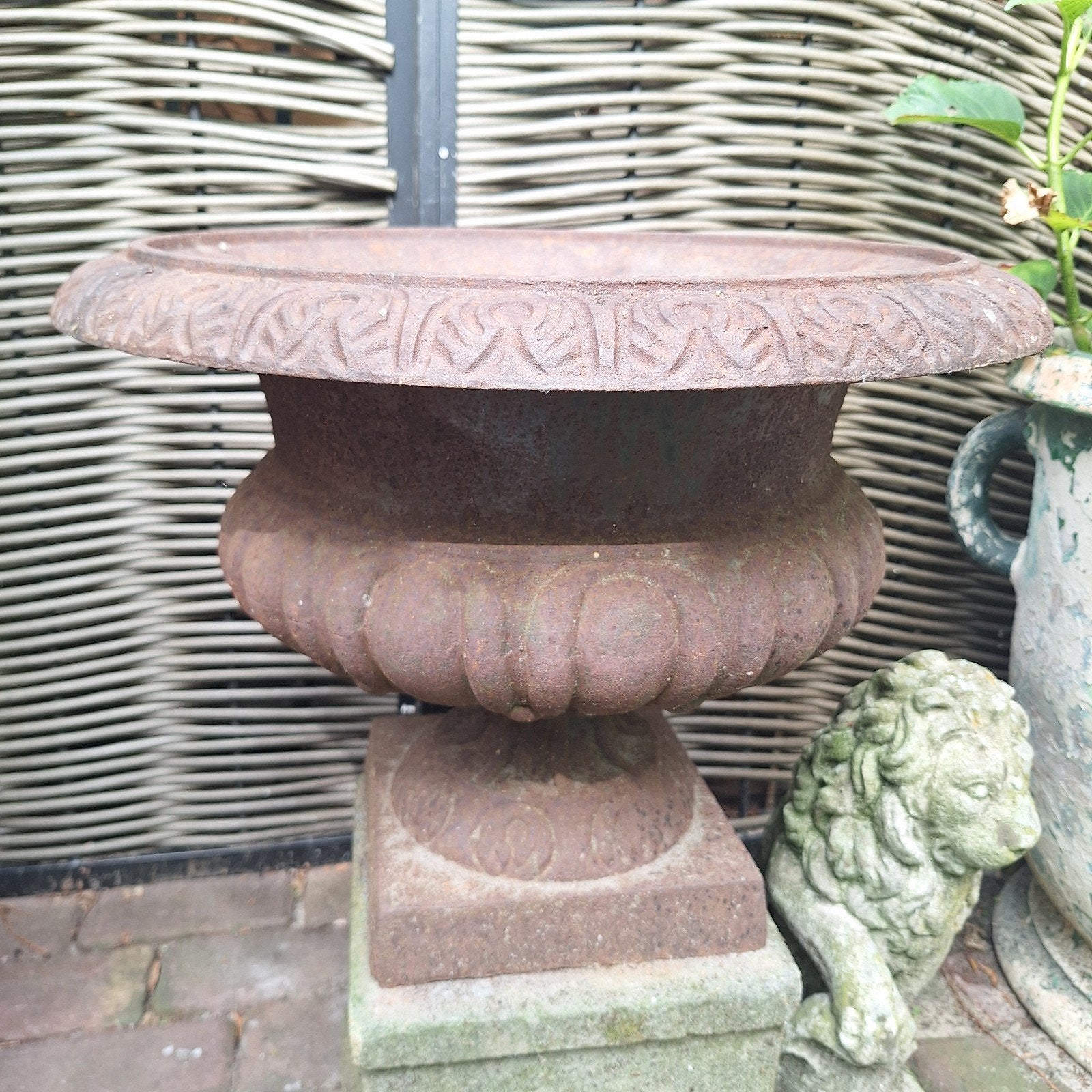 Gietijzeren tuinvaas, Ophalen, Gebruikt