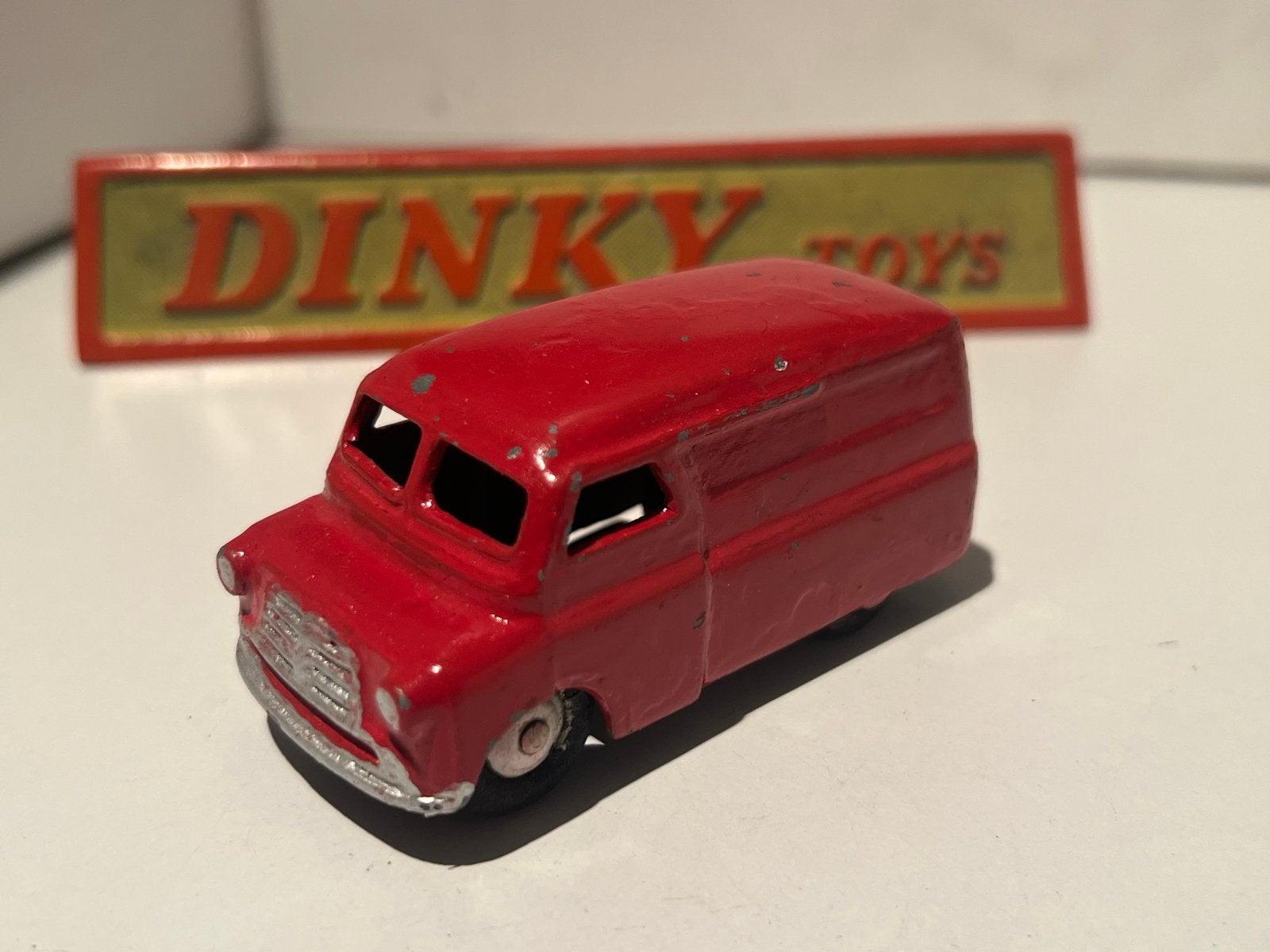 Dinky Toys Bedford bestelwagen - Rood (Gebruikt), Hobby en Vrije tijd, Ophalen of Verzenden, Gebruikt, Bus of Vrachtwagen