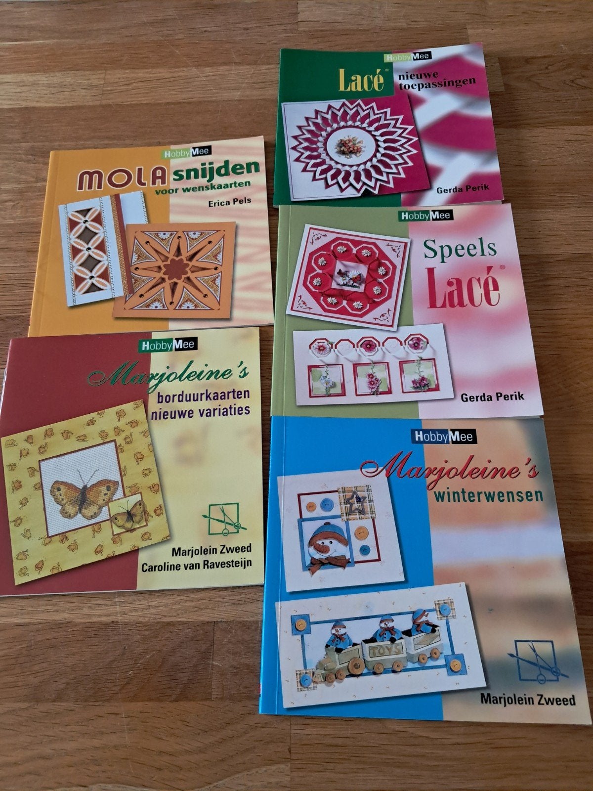 Hobby Mee Boekjes: Mola Snijden & Borduurkaarten, Gebruikt, Overige thema's, Ophalen of Verzenden, Papier of Karton