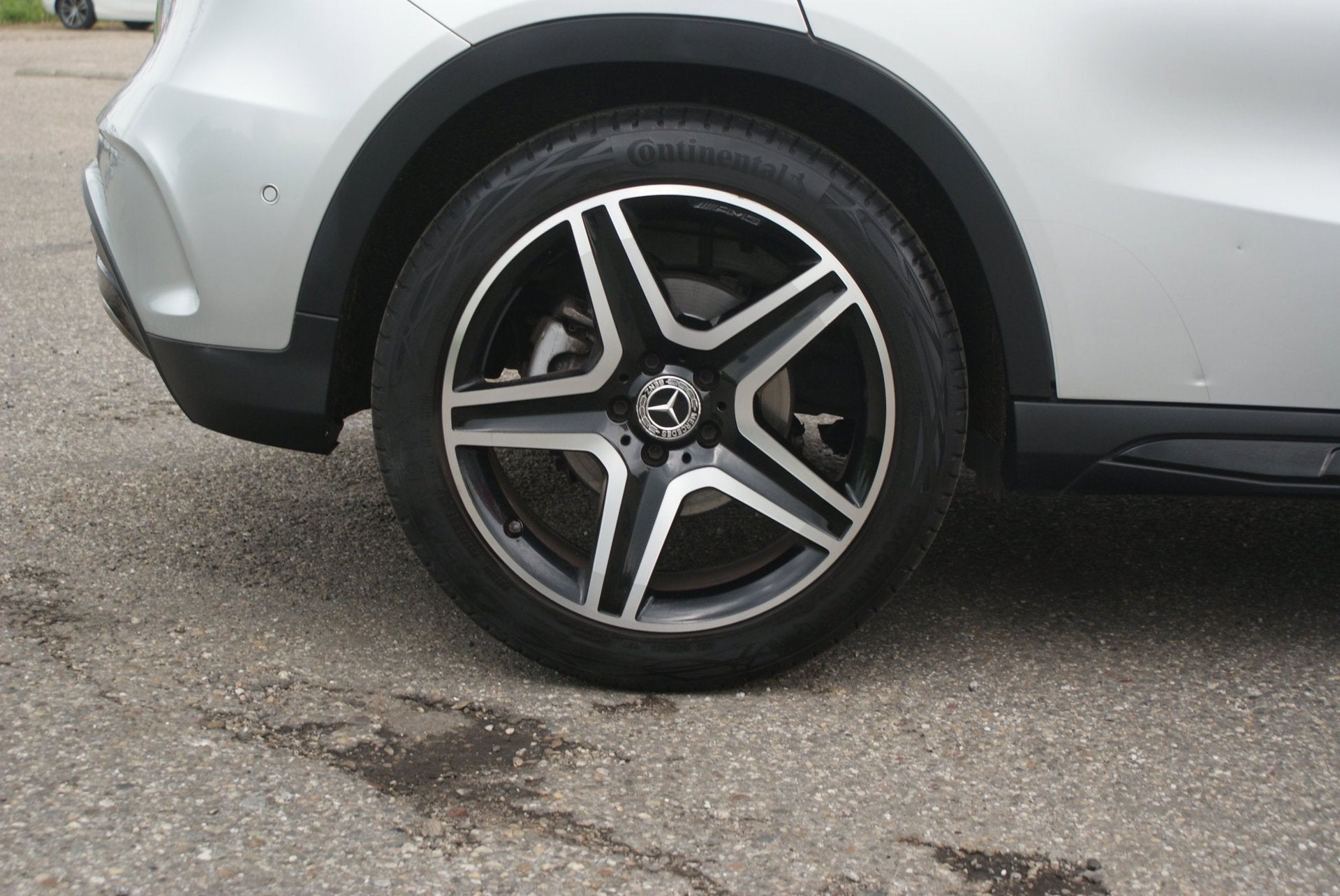 Mercedes-Benz GLA-klasse 180 ///AMG Pakket | Pano | Camera |, Dealer onderhouden, Gebruikt, 4 cilinders, 715 kg