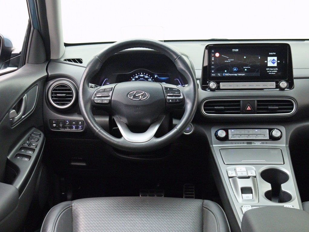 Hyundai KONA EV Premium 64 kWh | Trekhaak | 18" | SOH 92,1%, Auto's, Hyundai, 0 cilinders, Gebruikt, Zwart, Blauw