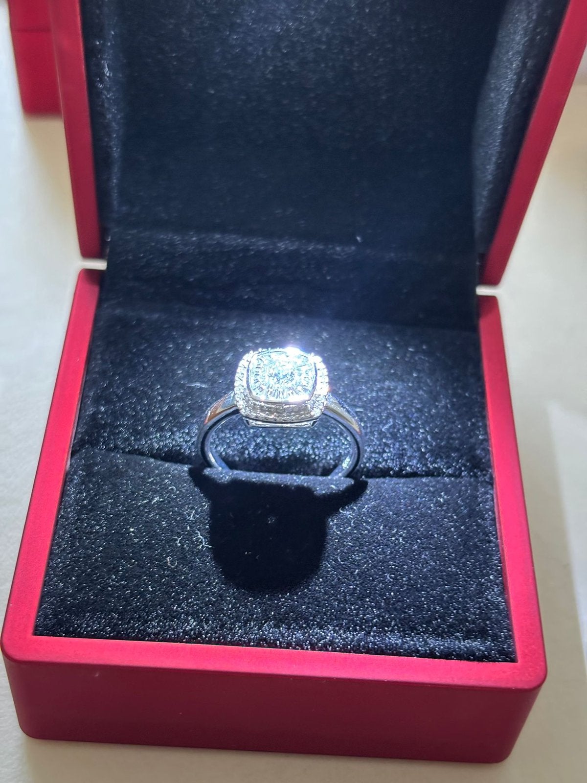 14 Karaat Witgouden Entourage Ring met Diamanten 0.60 ct, Hangers, Ophalen of Verzenden, Zo goed als nieuw, Met edelsteen