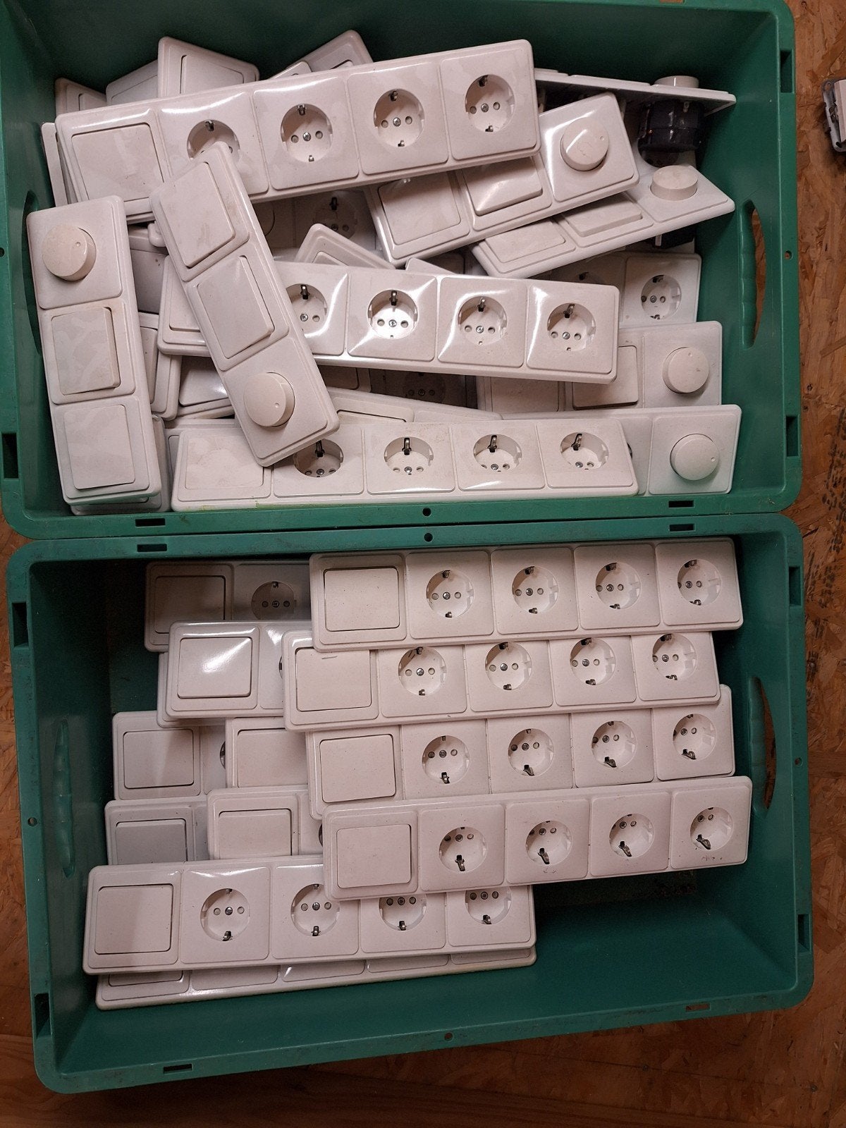 Grote partij  Peha schakelmateriaal: WCD's, dimmers, wissels, Ophalen of Verzenden, Stopcontact