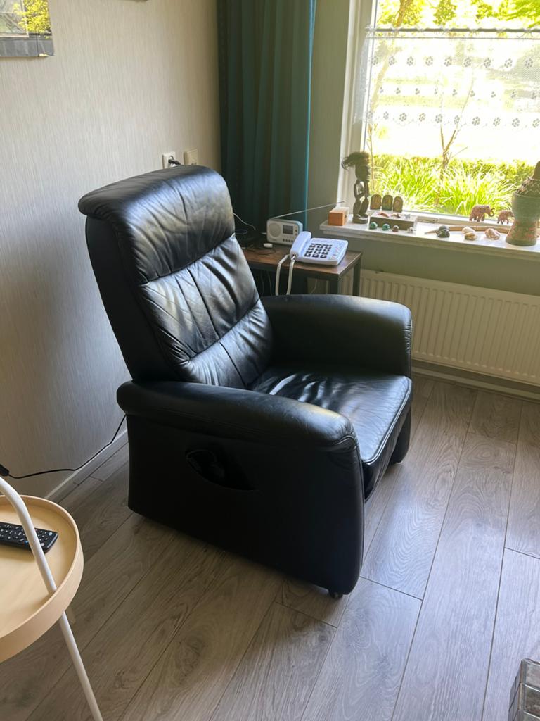 Nette staop stoel elektrich. GRATIS, Ophalen, Gebruikt, 50 tot 75 cm, Leer