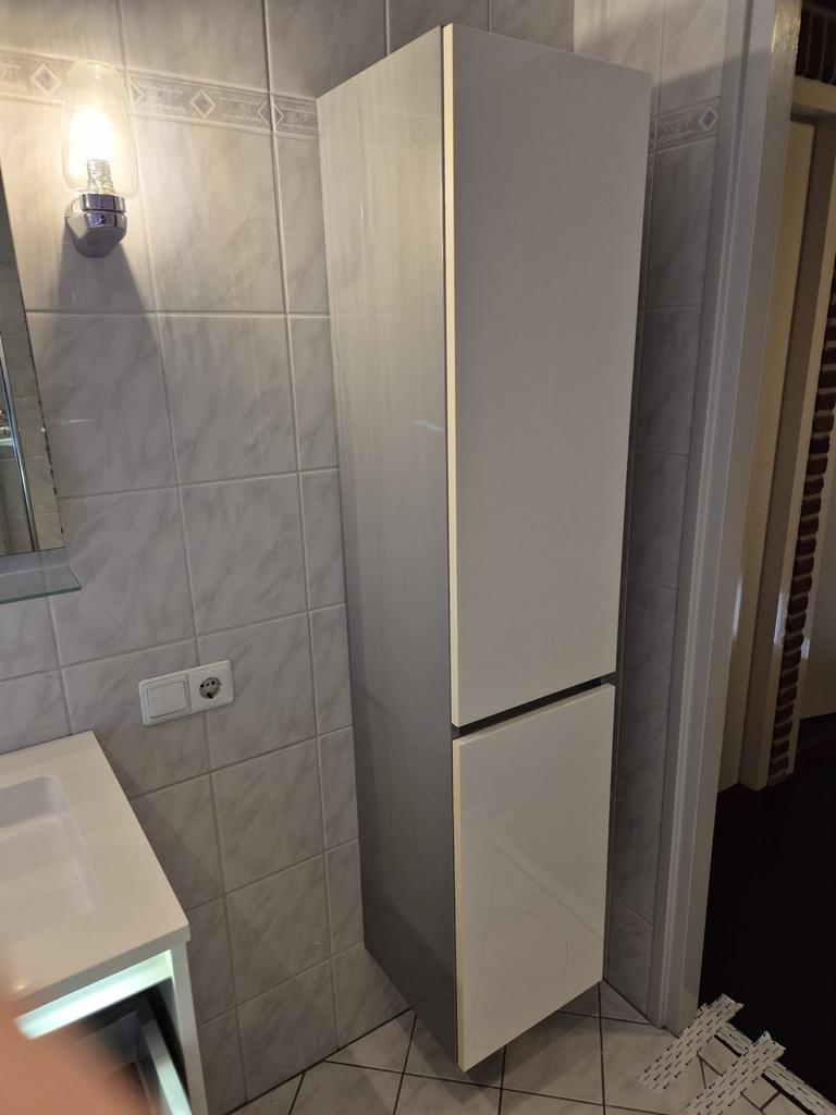 Hoge badkamerkast voor handdoeken en opbergen, Ophalen, (Half)hoge kast, Minder dan 50 cm, Zo goed als nieuw