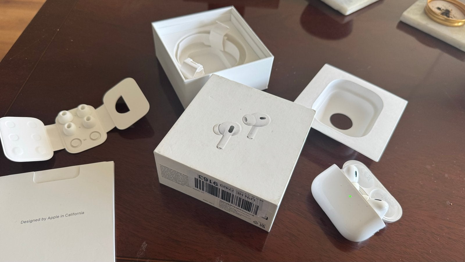 Originele Apple AirPods Pro 2 + MagSafe Oplaadcase nu €120