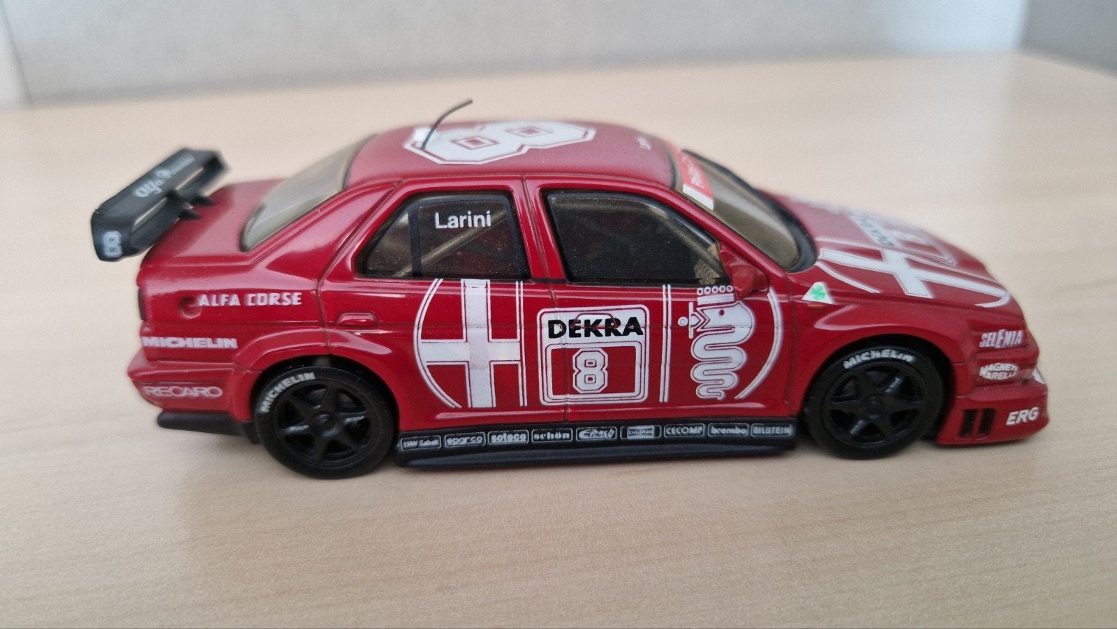 Minichamps Alfa Romeo 155 V6 TI DTM Larini #8, Ophalen of Verzenden, Zo goed als nieuw, Auto, Overige merken