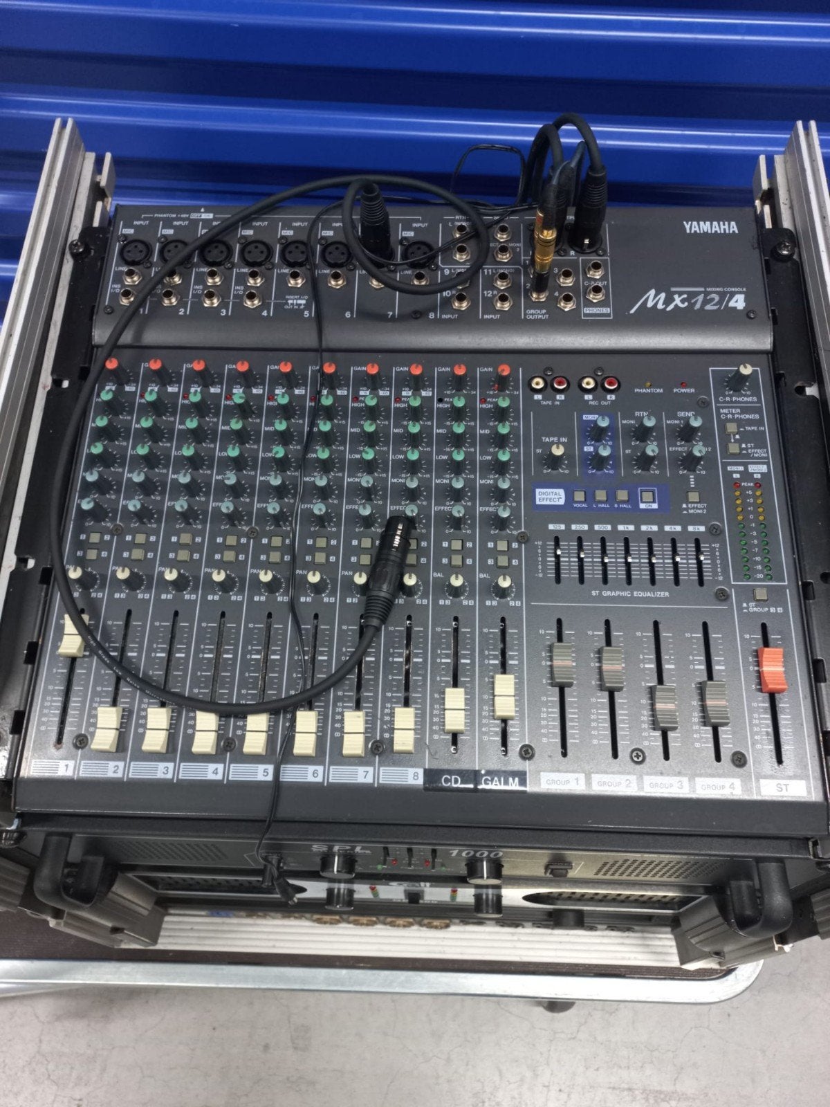 Complete geluidsset Yamaha MX12/4 mixer, versterkers, Ophalen, Zo goed als nieuw
