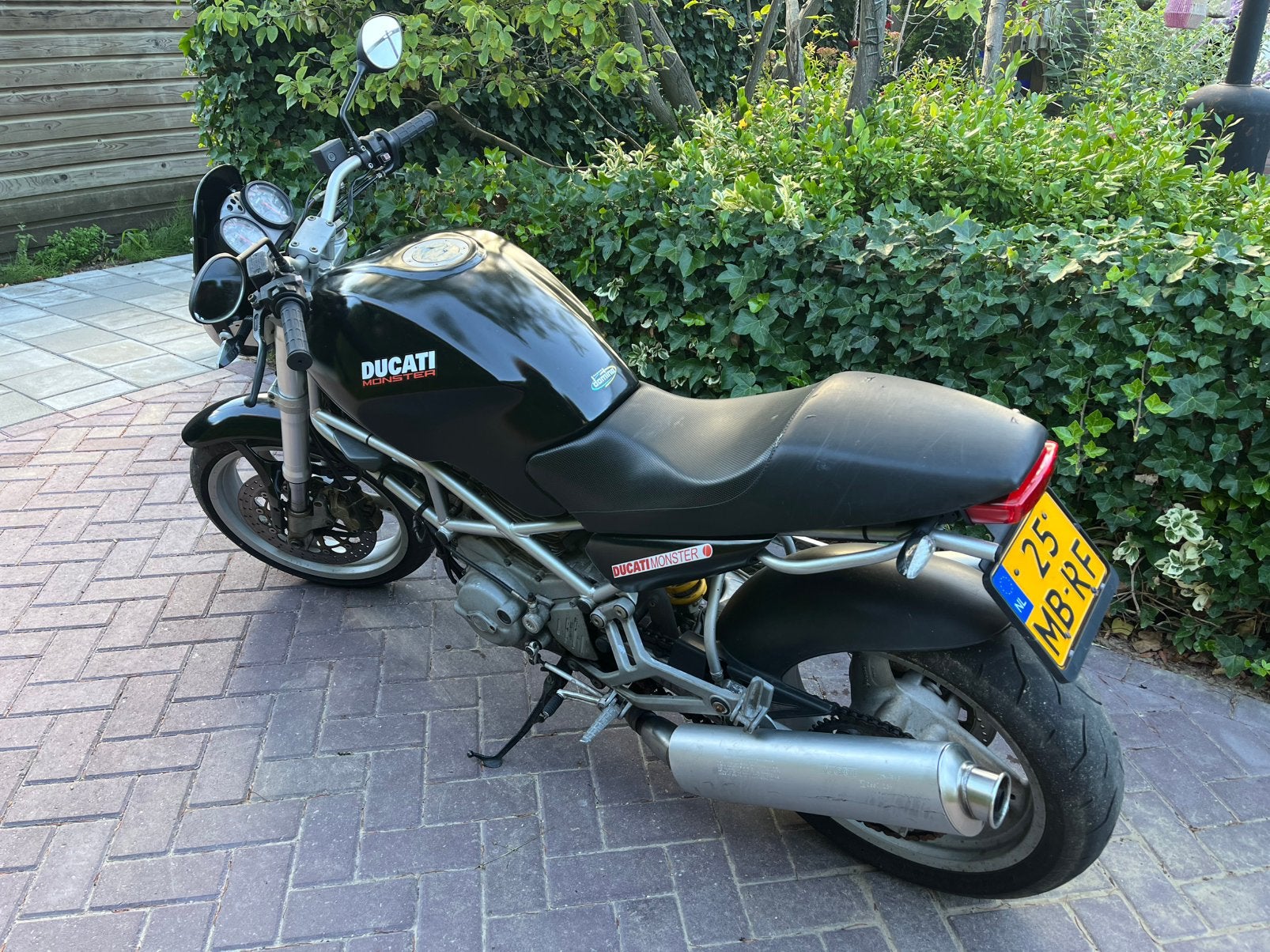 Ducati Monster 600 - Zwarte Naked Bike, Motoren, Motoren | Ducati, 2 cilinders, Motorrijbewijs A, Gebruikt, Particulier