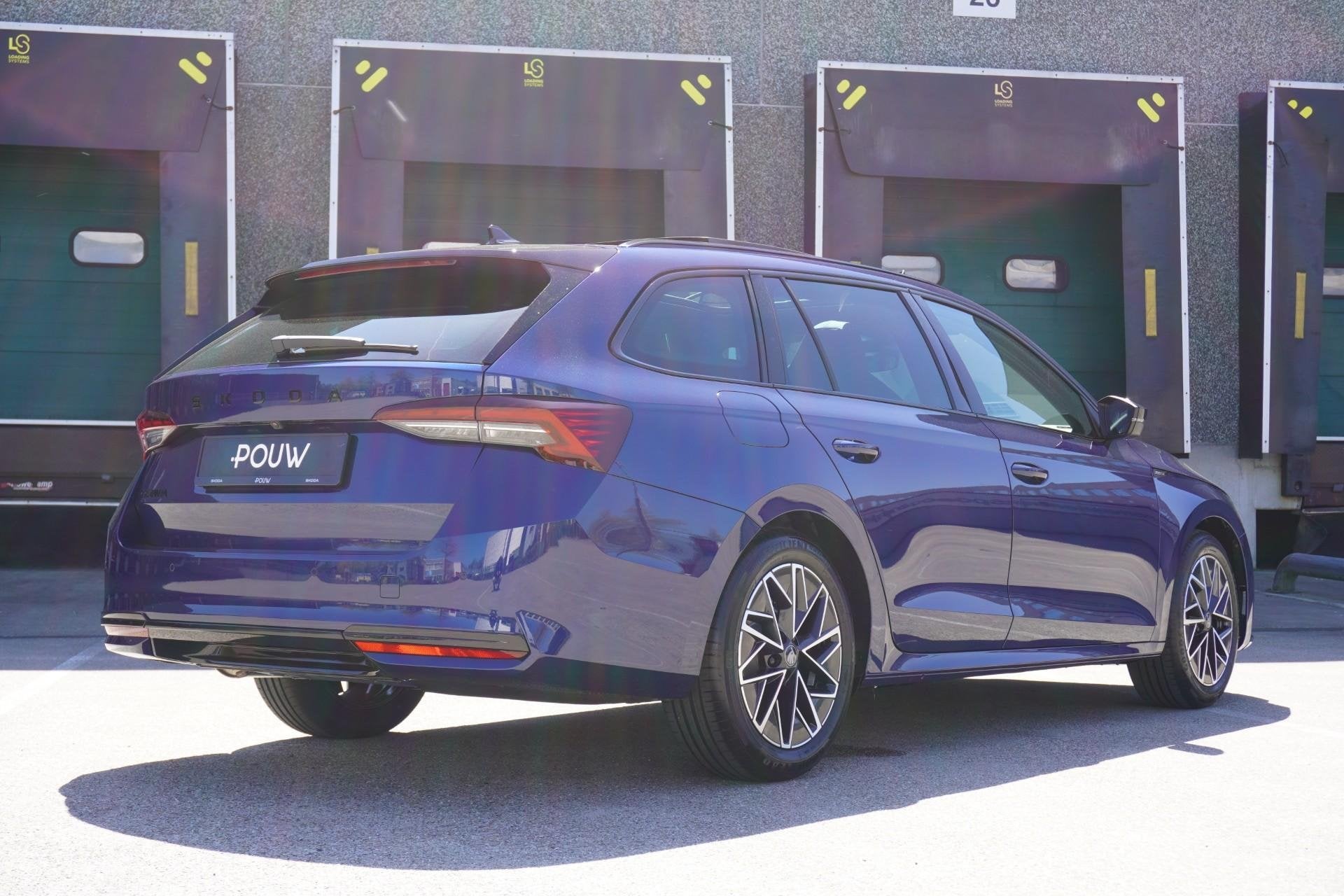 Skoda Octavia Combi 1.5 TSI 150pk MHEV Sportline Tour | Stoe, Euro 6, 4 cilinders, Blauw, Leder en Stof