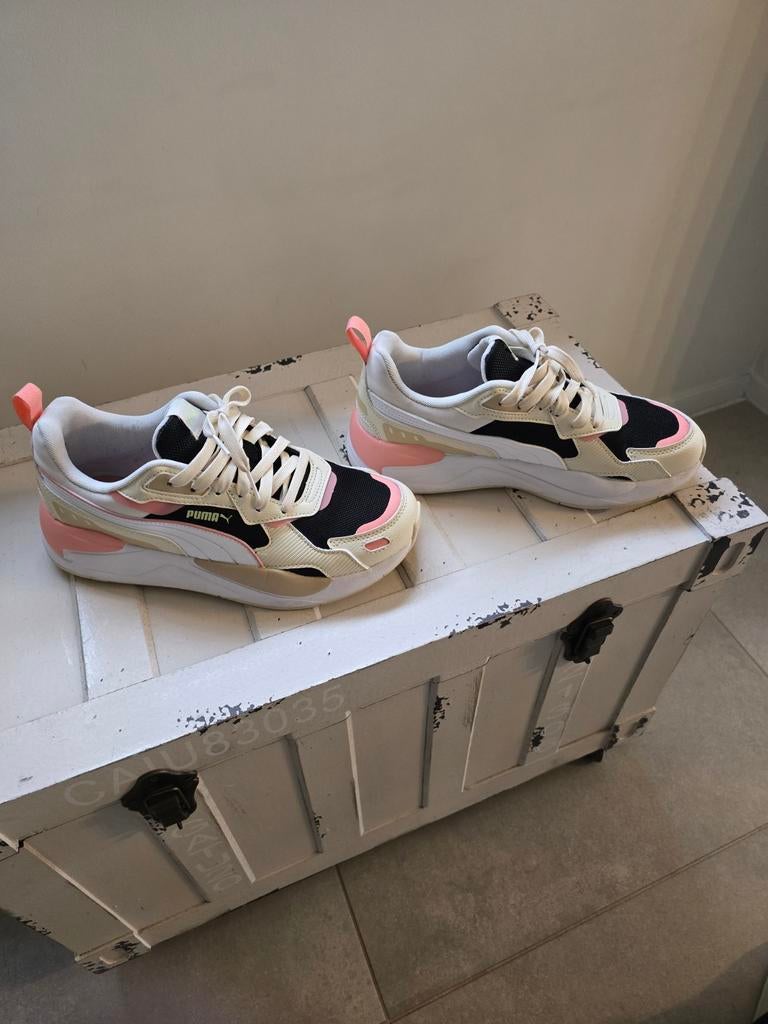 Puma sneakers (wit/beige/zwart/zalm) maat 40, Ophalen of Verzenden, Zo goed als nieuw, Sneakers of Gympen