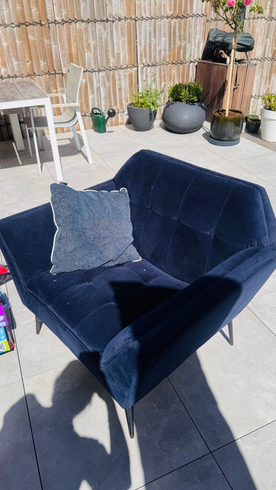 Dutchbone:Stijlvolle donkerblauwe fauteuil, Huis en Inrichting, Fauteuils, 75 tot 100 cm, Ophalen of Verzenden, Zo goed als nieuw
