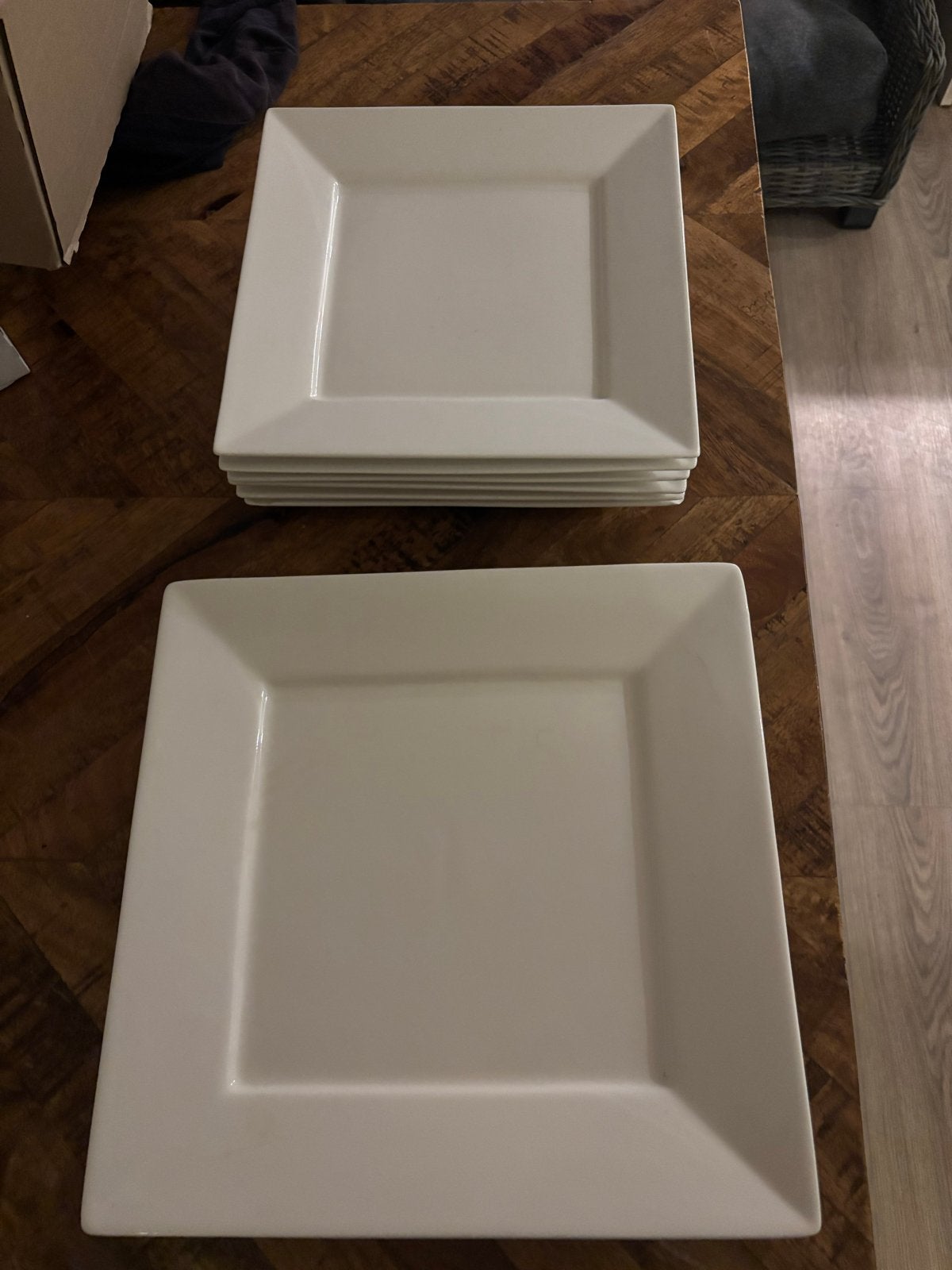 Compleet 18-delig servies - Modern en stijlvol, Keramiek, Ophalen of Verzenden, Zo goed als nieuw, Modern